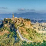 Borghi fantasma in Italia, paesaggi suggestivi e architetture abbandonate da esplorare.