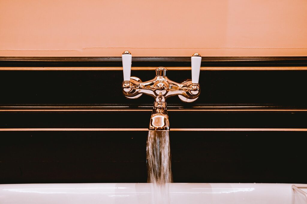 Rubinetti incrostati di calcare: ecco il rimedio che li fa brillare in 5 minuti